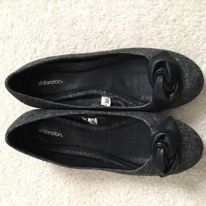 Xhilaration Size 8 Grey flat shoes
